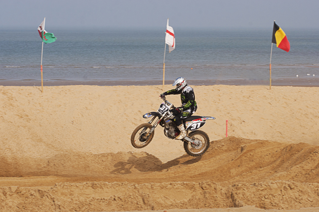 IMAGE: http://www2.picturepush.com/photo/a/7723645/img/7723645.jpg